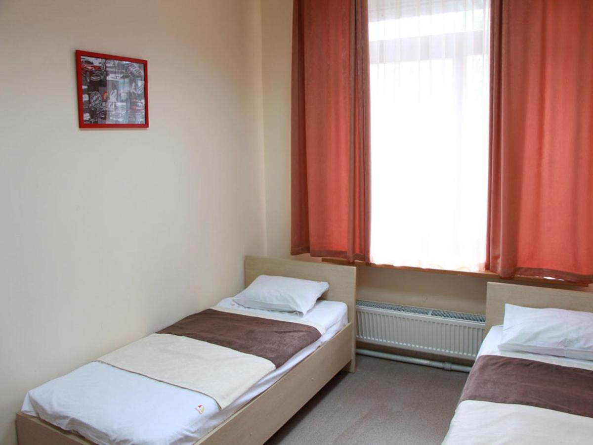 Hostel Podolski Plus Kiev Exteriör bild