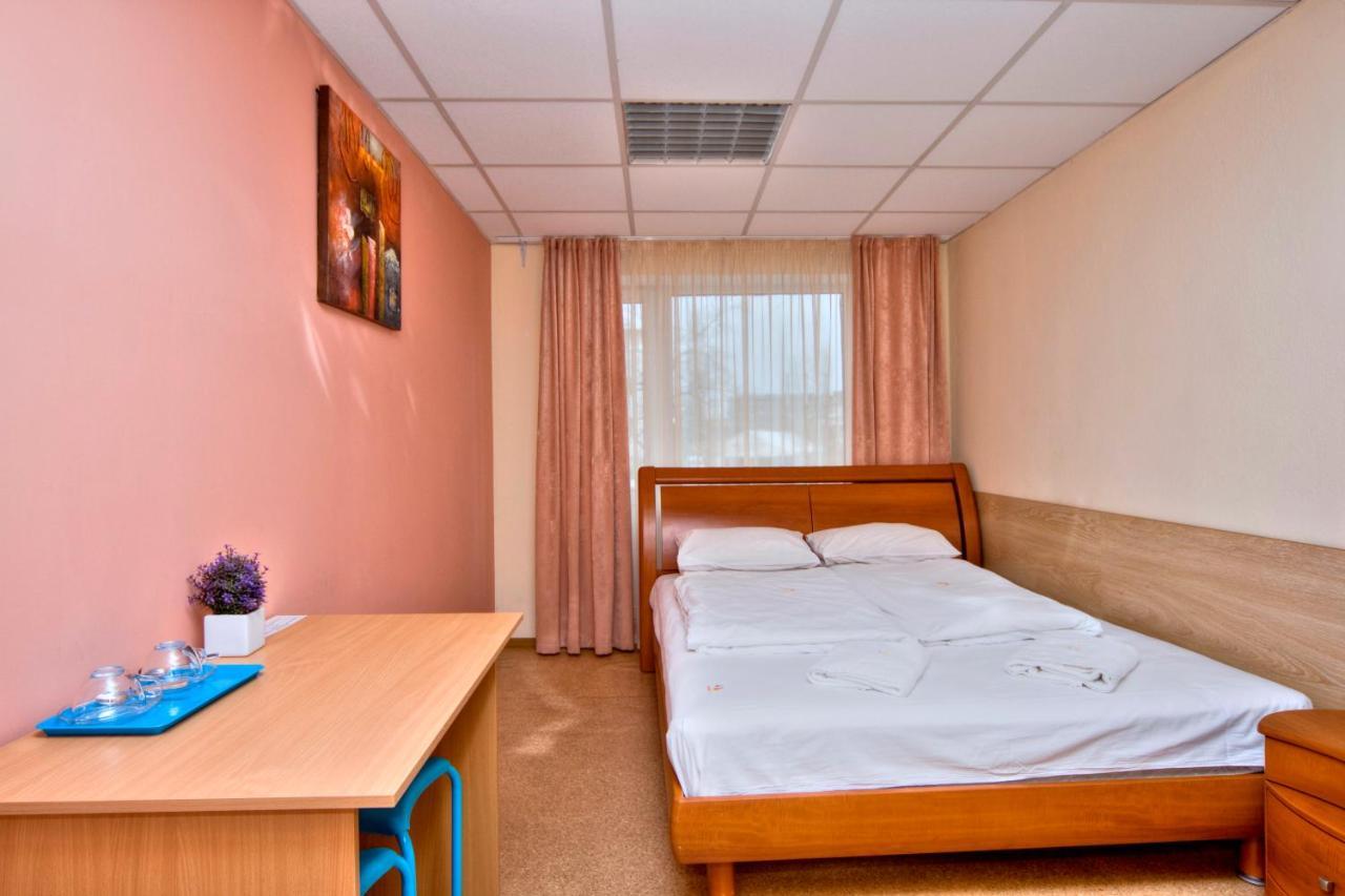 Hostel Podolski Plus Kiev Exteriör bild