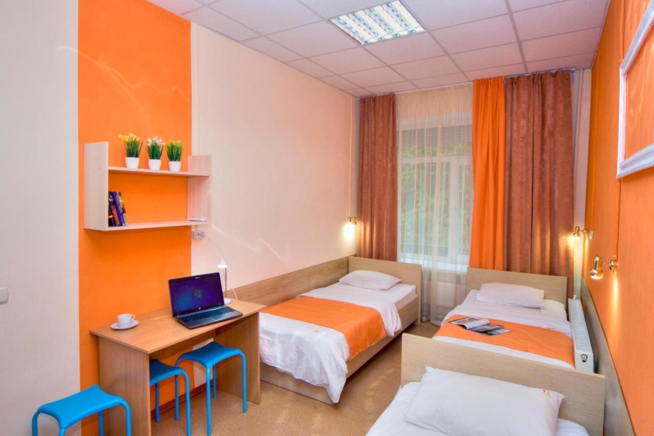 Hostel Podolski Plus Kiev Exteriör bild