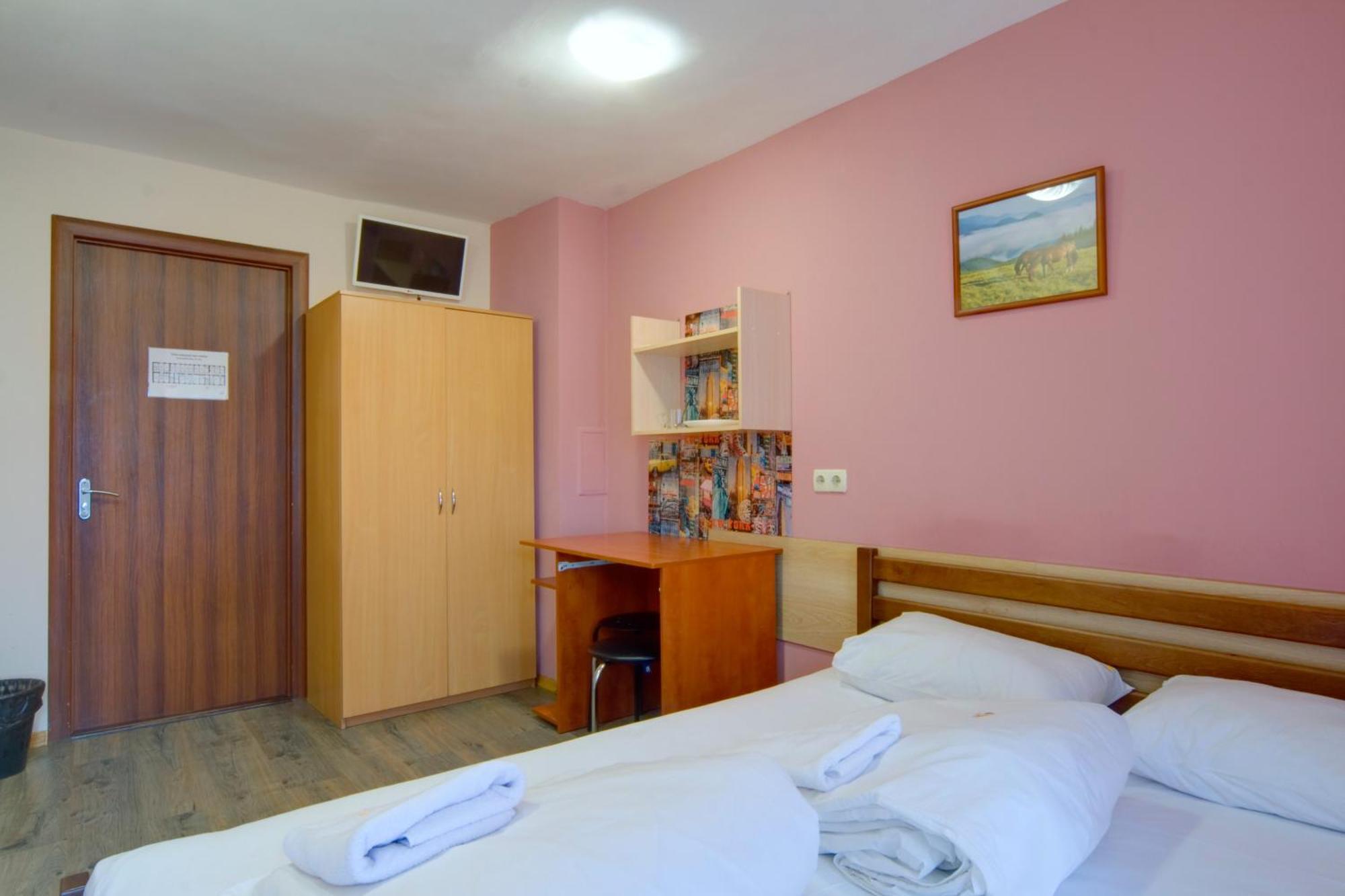 Hostel Podolski Plus Kiev Exteriör bild