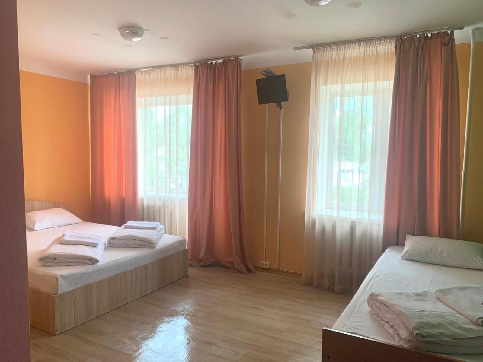 Hostel Podolski Plus Kiev Exteriör bild