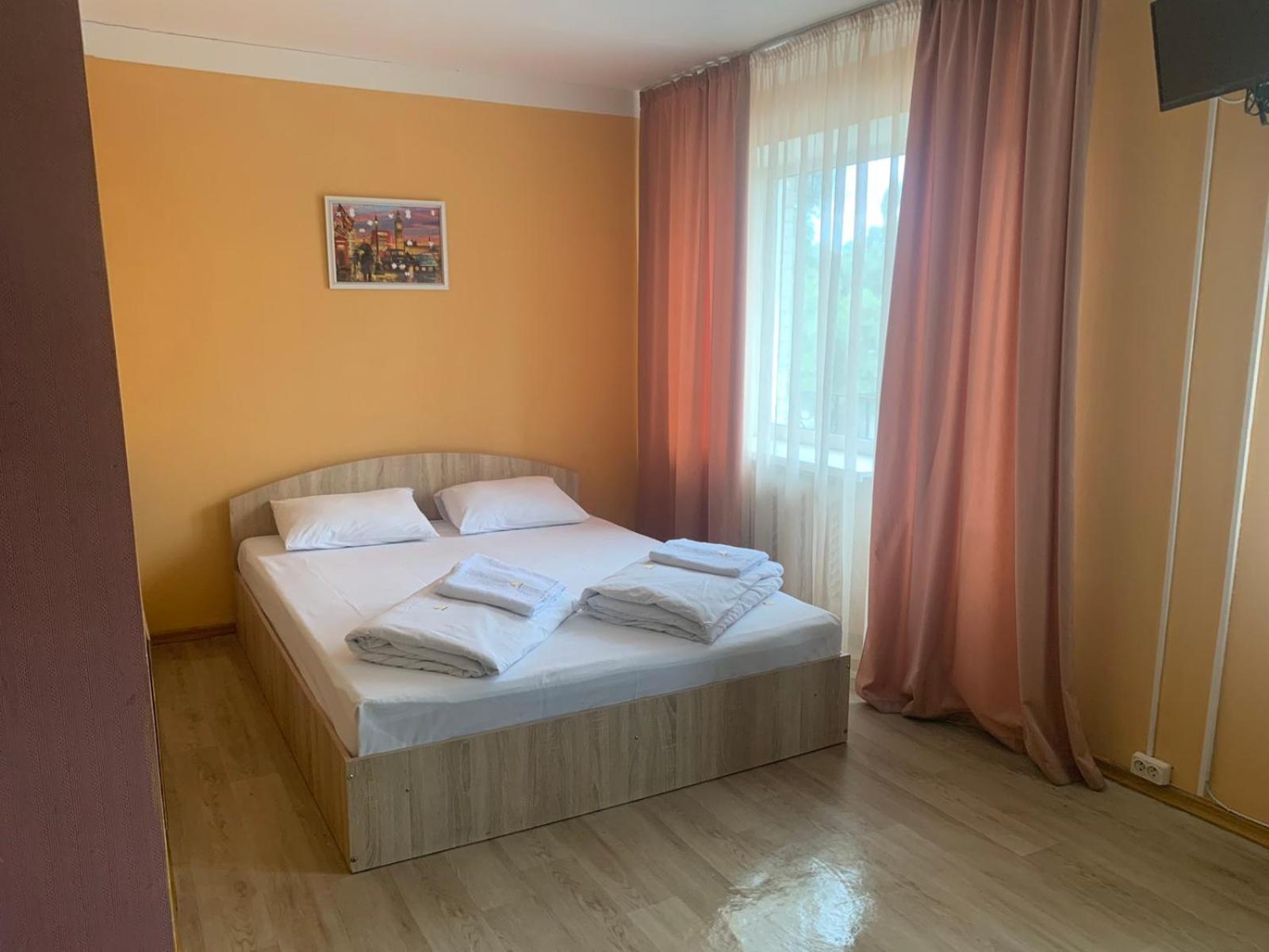 Hostel Podolski Plus Kiev Exteriör bild