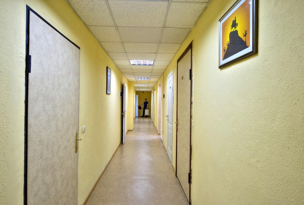 Hostel Podolski Plus Kiev Exteriör bild